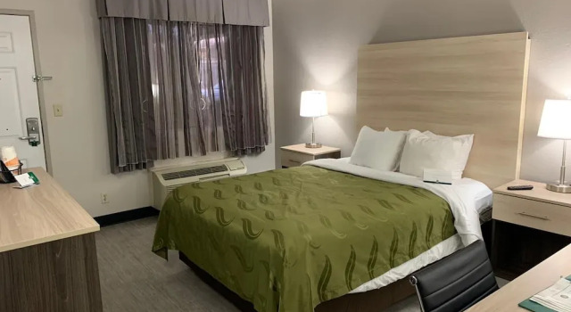 Двухместный номер Standard с балконом Quality Inn Airport East