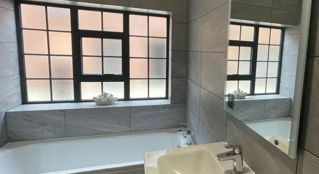 Апартаменты Boutique Luxury Townhouse 3 Floors Designer Home