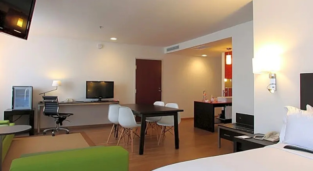 Двухместный полулюкс Fiesta Inn Express Naucalpan