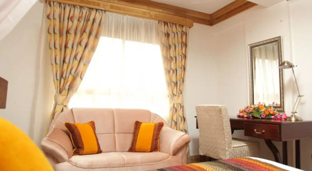 Люкс c 1 комнатой с балконом Marble Arch Hotel