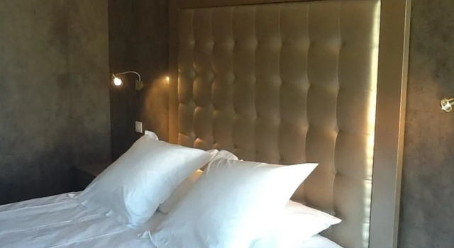 Hôtel Les Deux Lions, Book Hotel Hoteller i Valensole Plateau med parkering, Parkering