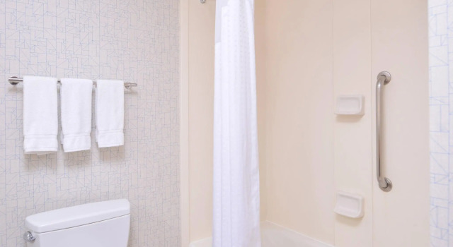 Четырёхместный номер Standard Holiday Inn Express Stockton Southeast by IHG