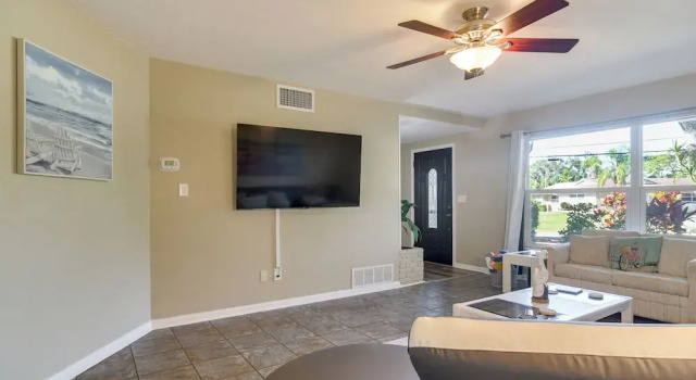 4 Mi to Indian Rocks Beach: Quiet Family Escape!