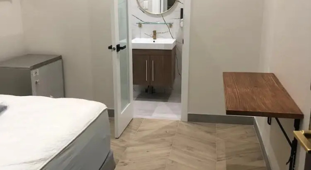 Двухместный номер Luxury Toronto Rooms and Suites