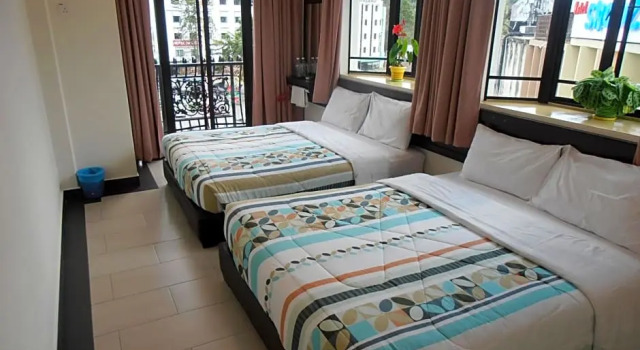 Четырёхместный номер Deluxe Hong Kong Hotel