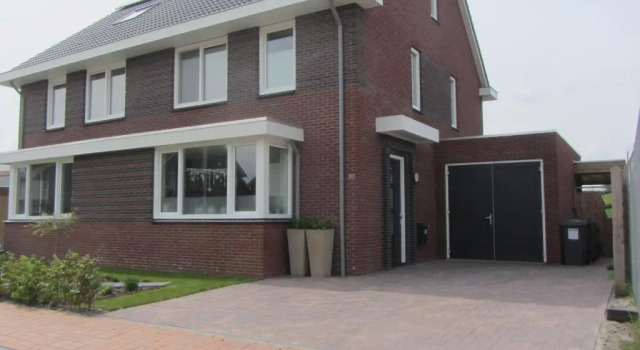 Коттедж Heerenveen zonnige hoekwoning met tuinkamer en eigen parkeerplaats