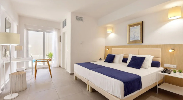 Семейный Suite Plunge Pool St Constantin Sea Hotel & Spa Resort