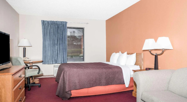Двухместный люкс Days Inn by Wyndham Black River Falls - Access to ATV Trail