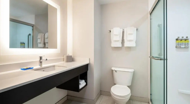 Люкс Holiday Inn Express Hotel & Suites Florence I-95 at Hwy 327 by IHG