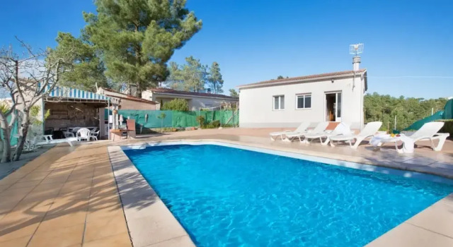 Вилла Alonso in Vidreres With 4 Bedrooms and 1 Bathrooms