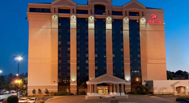 Кровать в общем номере Hilton Jackson
