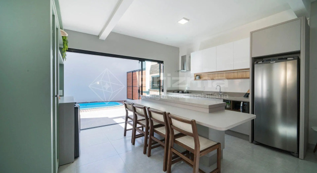 Lindo Duplex Geminado Na Praia De Mariscal, Забронировать Отель Бомбиньяс Санта-Катарина