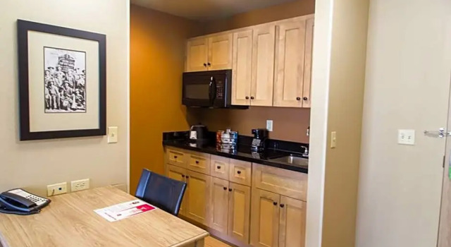 Четырёхместный люкс c 1 комнатой Hampton Inn & Suites by Hilton Dodge City Boot Hill Casino