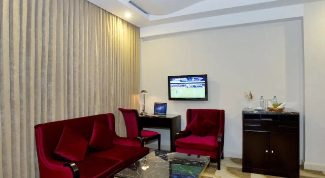 Номер Deluxe Innotel Luxury Business Hotel