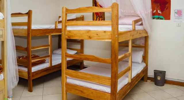 Cama en dormitorio compartido The Five Horsemen Kampala