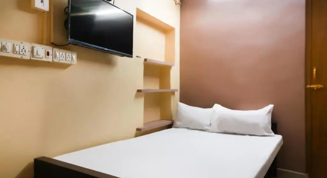G House by OYO Rooms