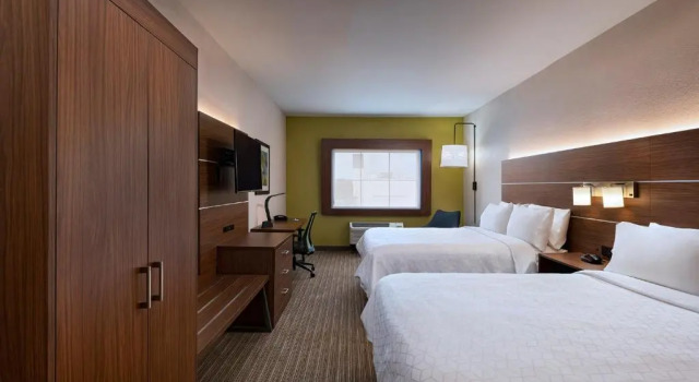 Четырёхместный номер Standard Holiday Inn Express Hotel & Suites Cedar Park by IHG