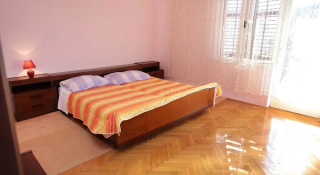 Apartments Marin / Two Bedrooms Jelena, Забронировать Апартаменты/квартира Отели Винишче с парковкой, рядом с Пляж Смоквина, Парковка