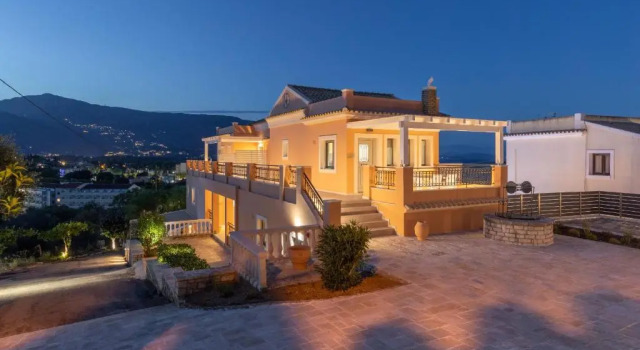 Полулюкс Deluxe Onore Luxury Suites