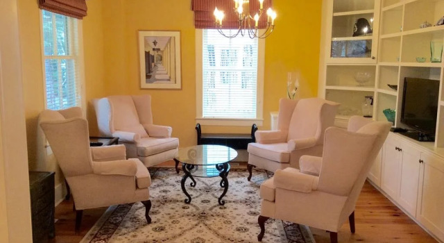 Scarlet Tunic Bed and Breakfast, Varaa Hotelli Niagara Wine Region Ontario