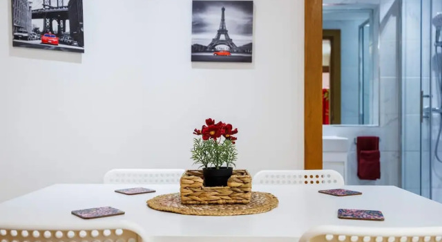 2 Bedroom Charming Magnificent Flat, Varaa Huoneisto Asunnot kohteessa Merseyside, Huoneisto
