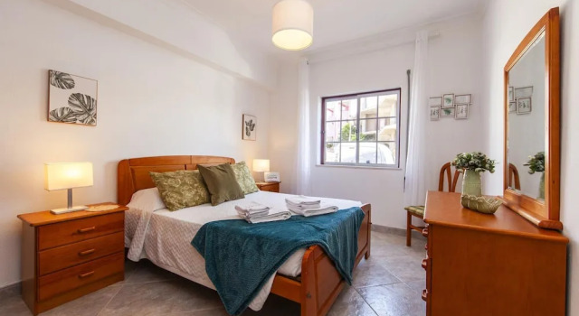W 02 - Bedroom 2 in Topside Luz Guesthouse, Забронировать Апартаменты/квартира Апартаменты Алгарви, Апартаменты/квартира