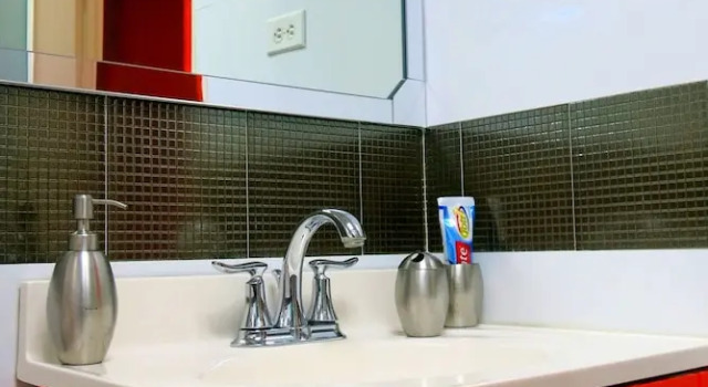 Апартаменты Luxury New Kingston Guest Apartments at Seymour
