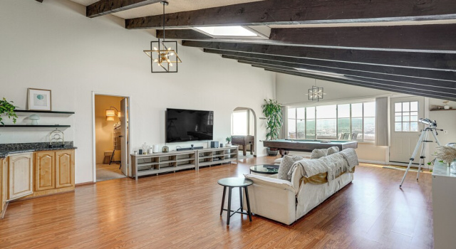 Bay Area Family Home w/ Indoor Pool + Game Room, Забронировать Дом для отпуска Виллы Южного Сан-Франциско, Вилла