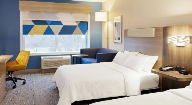 Четырёхместный номер Standard Holiday Inn Express & Suites Los Alamos Entrada Park by IHG