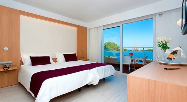 Люкс Insotel Cala Mandia Resort