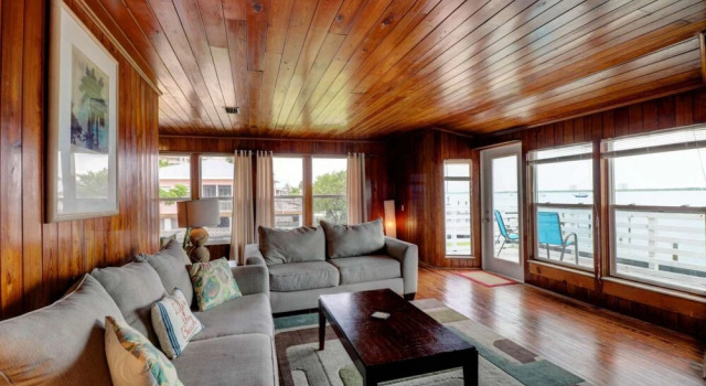 Bayside Bungalow 2 - Large Deck With Beautiful Bay Views