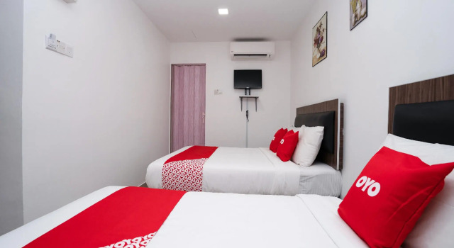 Люкс Superior OYO 44093 VRM Hotel