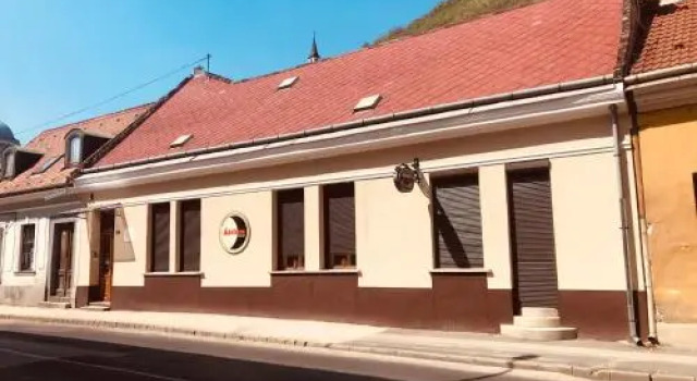 Atrium House Panzio, Rezervovat Hotel Ostřihom 