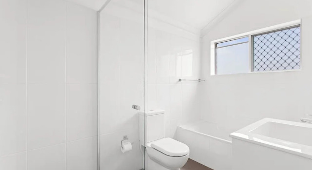 The Pines, 5/4 Messines Street