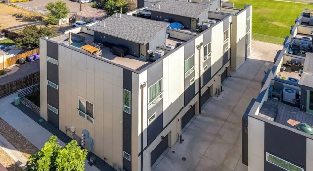 Апартаменты Mountain-view Rooftop Deck: Denver Townhome