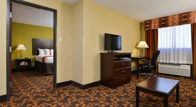 Holiday Inn Mount Prospect-Chicago, Забронировать Отель Отели Иллинойс 3 звезды, 3*