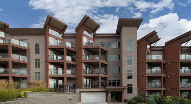 Corner Unit w Large Deck & Amazing View