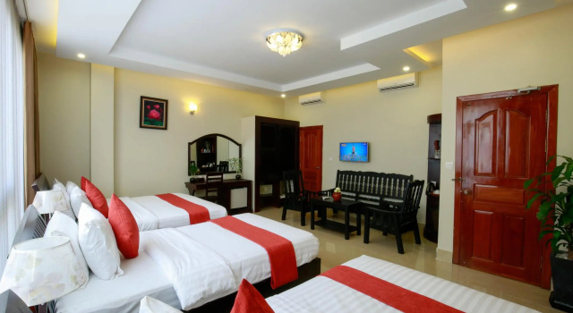 Семейный номер Deluxe с видом на бассейн Chheng Residence