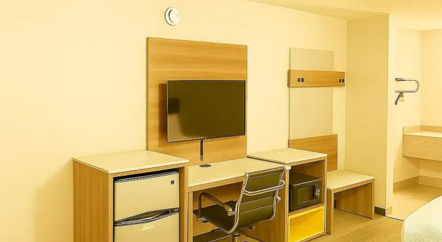 Четырёхместный номер Standard Economy Inn Little Rock