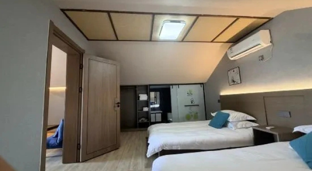 Люкс Jiuhuashan Jiushe Zizai Courtyard Homestay (On the Jiuhua Mountain Roushen Baodian)