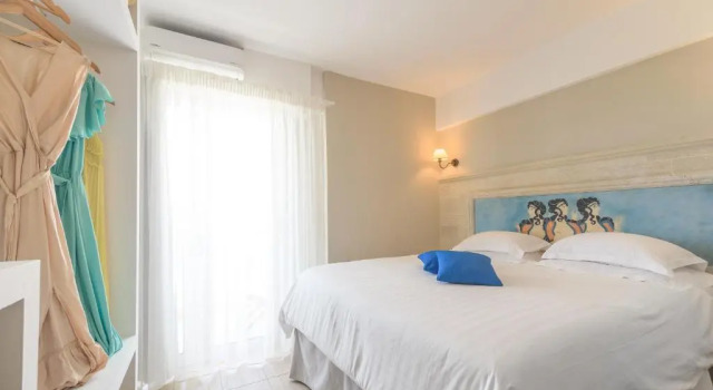 Полулюкс seafront Parthenis Beach, Suites by the Sea