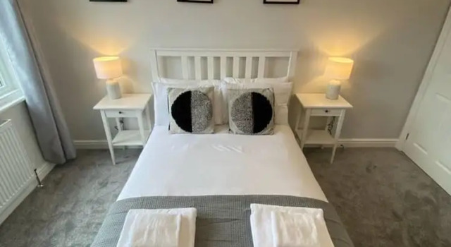Flat - Sleeps 4 - Pet Friendly - Parking
