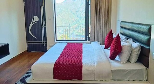 Hotel Luxeevista By Navodayans, Rezerwuj Hotel Hotele w Chamba z parkingiem, Parking