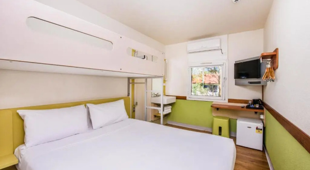 Четырёхместный номер Standard ibis Budget - Newcastle