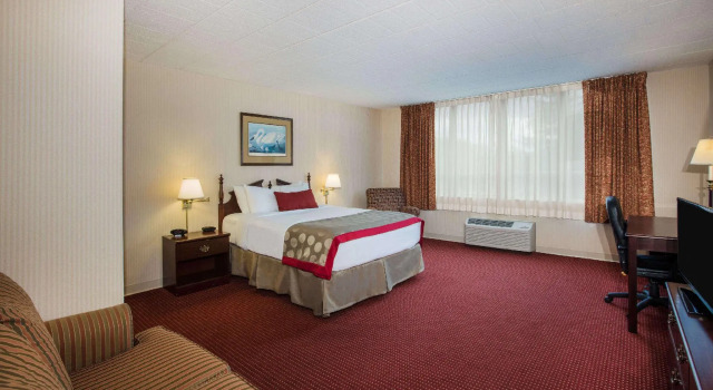Двухместный номер Standard Ramada by Wyndham Ligonier