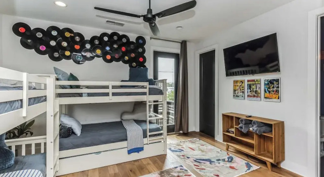 Chic Townhome for 10 W/rooftop