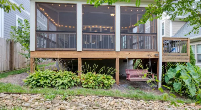 Covered Deck + Firepit Black Mountain Retreat Sweetgum by Avantstay, Забронировать Дом для отпуска Виллы Блэк-Маунтин, Вилла