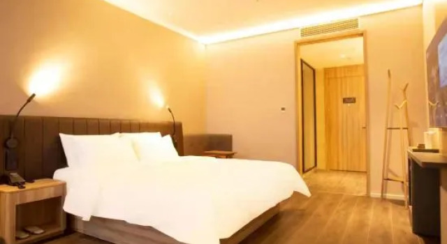 Люкс HanTing Hotel (Tangshan Yutian Yahongqiao)