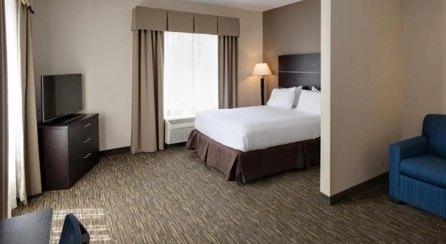 Двухместный люкс Holiday Inn Express & Suites East Wichita I-35 Andover by IHG