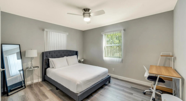 Cozy 2BR Near UT Hyde Park Evonify, Забронировать Отель Hyde Park Остин, рядом с Central Park Shopping Center